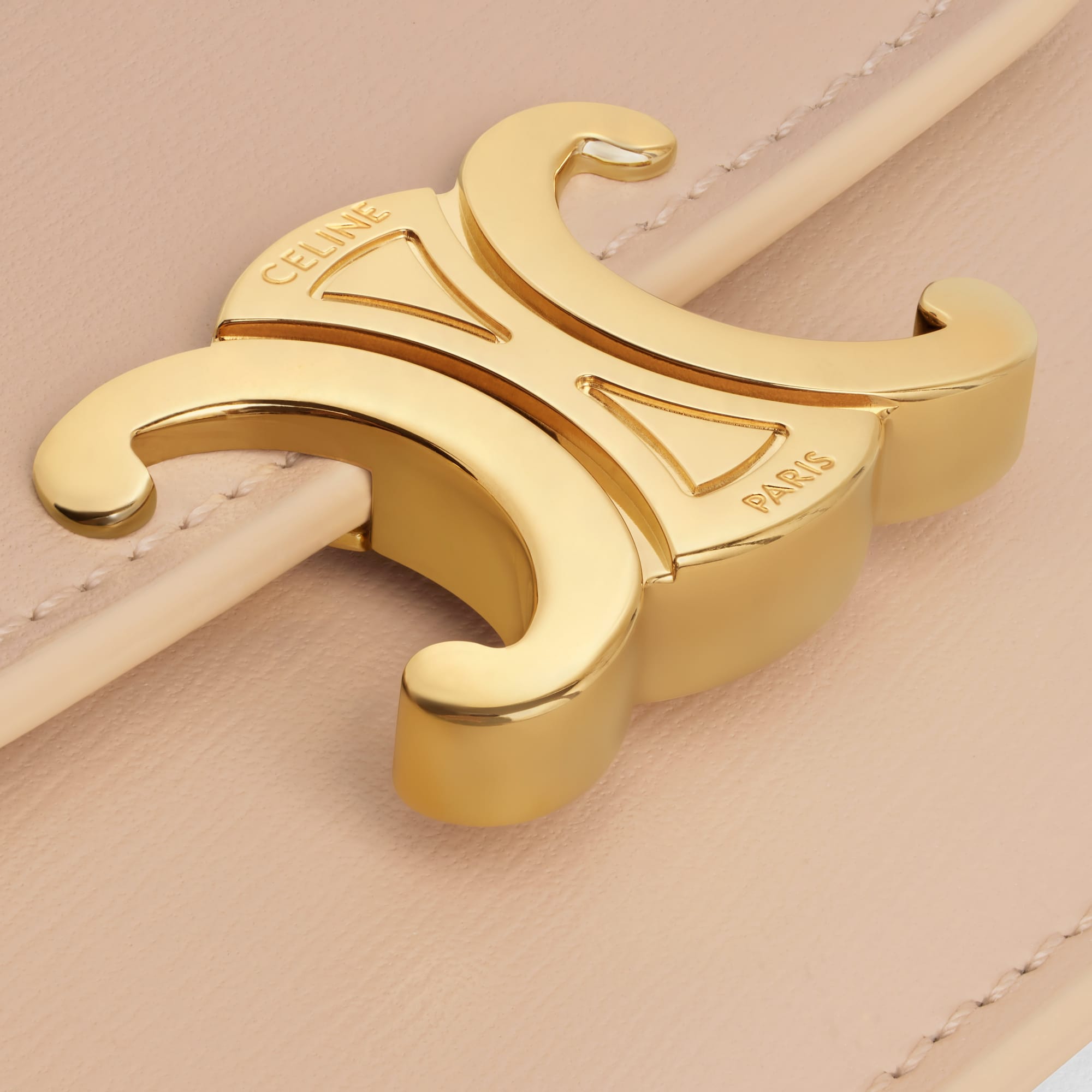 CARD HOLDER WITH FLAP TRIOMPHE IN SHINY CALFSKIN OAT BEIGE - Image 5